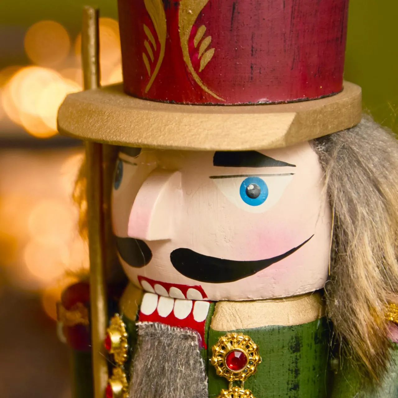 Père Noël, Animaux Et Personnage|KAEMINGK Boîte à musique (H30 cm) Casse noisette Timothé la royauté Vert et Bordeaux