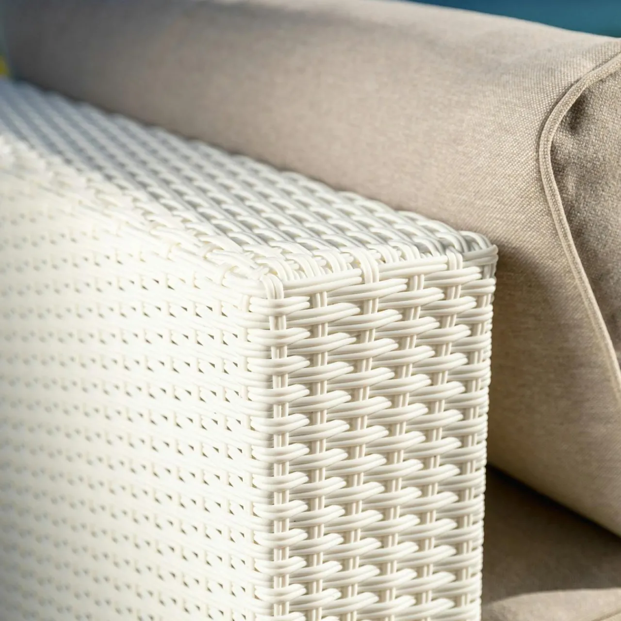 Canapé, Fauteuil Et Table Basse|MOBELLIA Chauffeuse de jardin en résine tressée Palma Blanc et taupe Tressé Blanc - Taupe