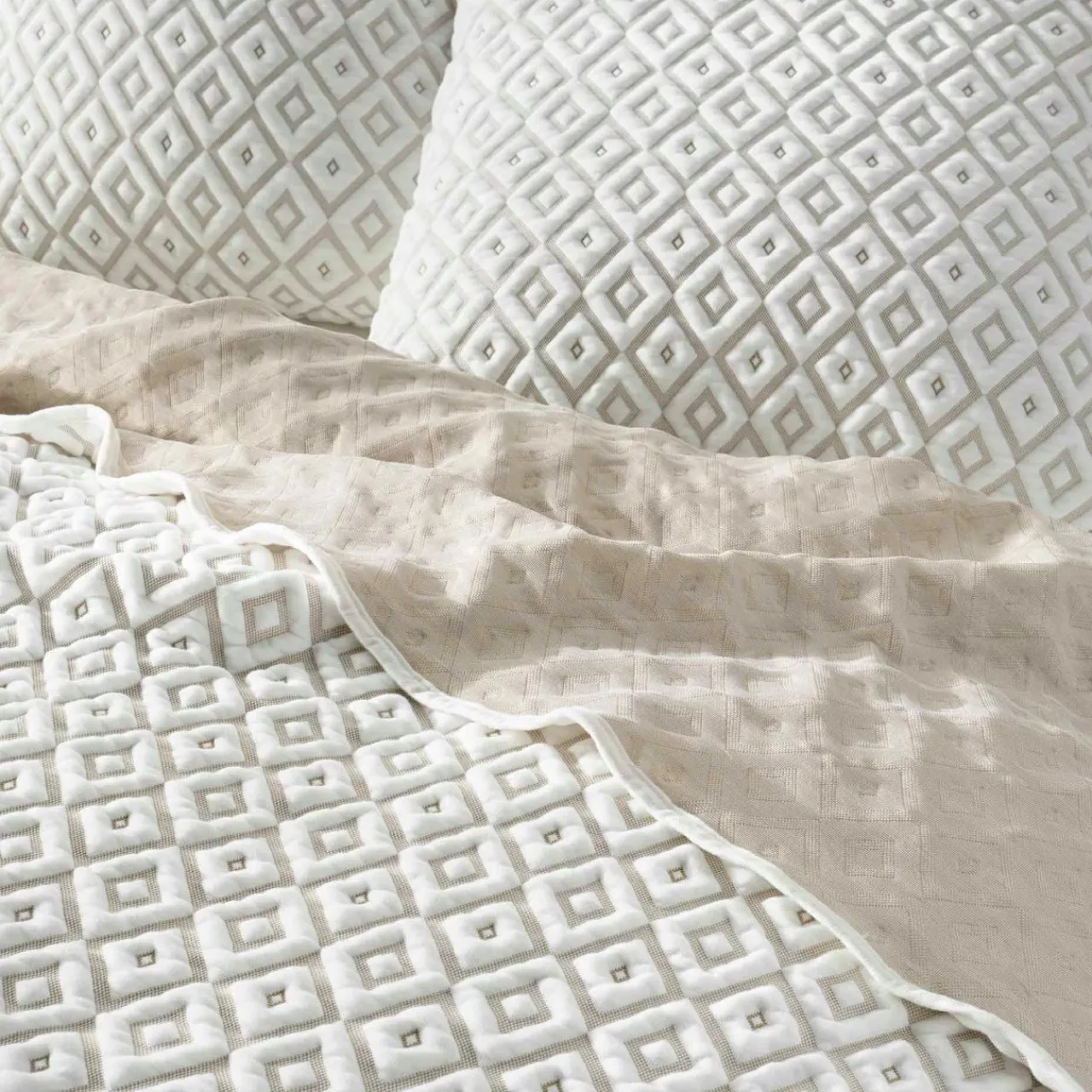 Couvre-Lit Et Édredon|douceur d'intu017drieur Couvre-lit matelassé et deux taies d'oreiller (240 x 260 cm) Joana Blanc