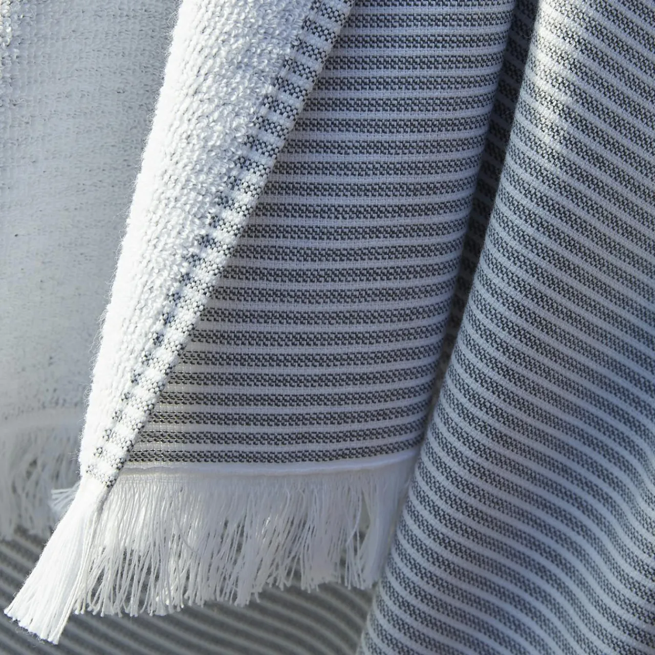 Linge De Bain|Fouta|L'effet papillon Fouta coton et éponge (95 x 180 cm) Naël galet Gris