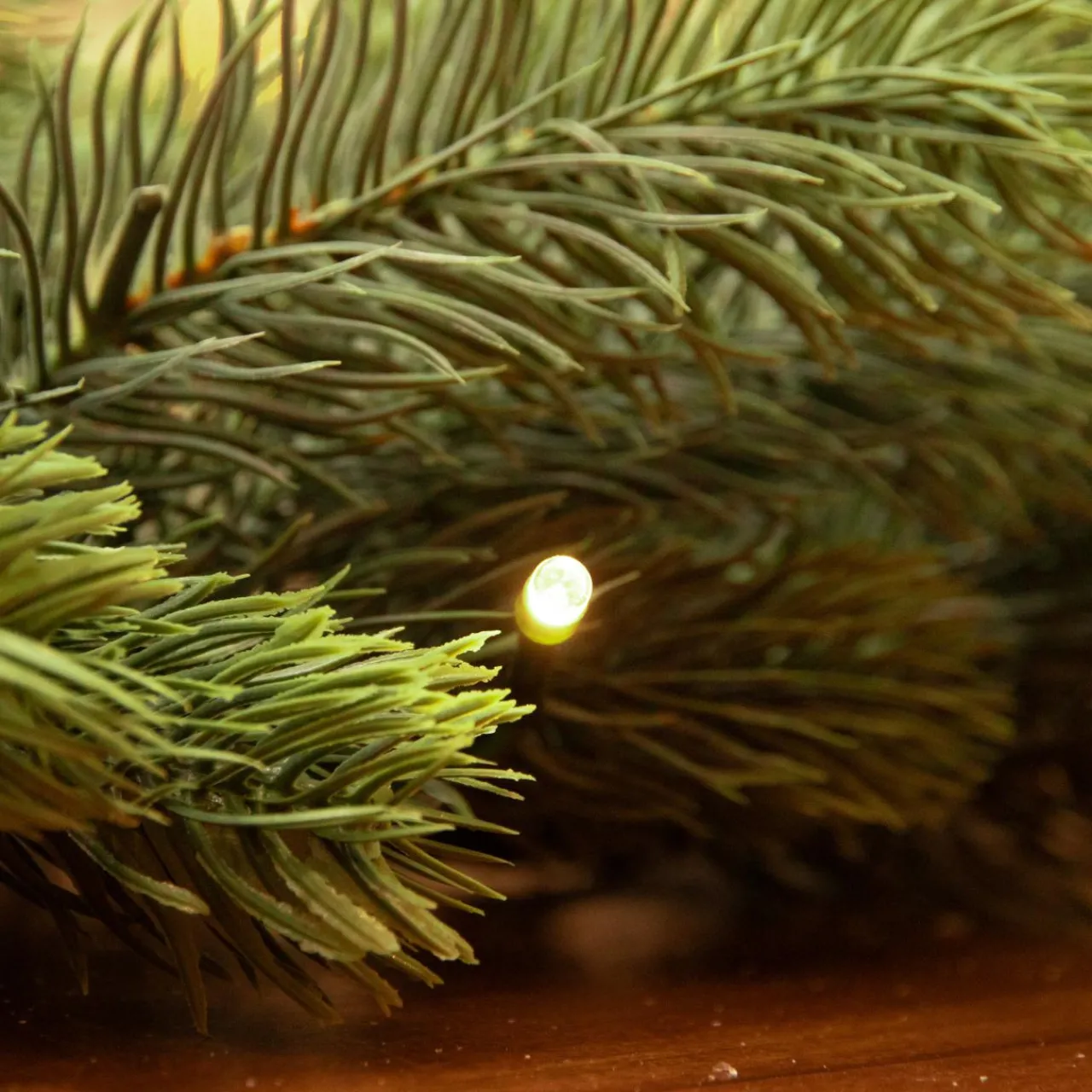 Guirlande En Sapin Artificiel|EMINZA Guirlande de sapin lumineuse 50 Led (270 cm - D30) Manitoba Blanc chaud Sapin vert lumineux