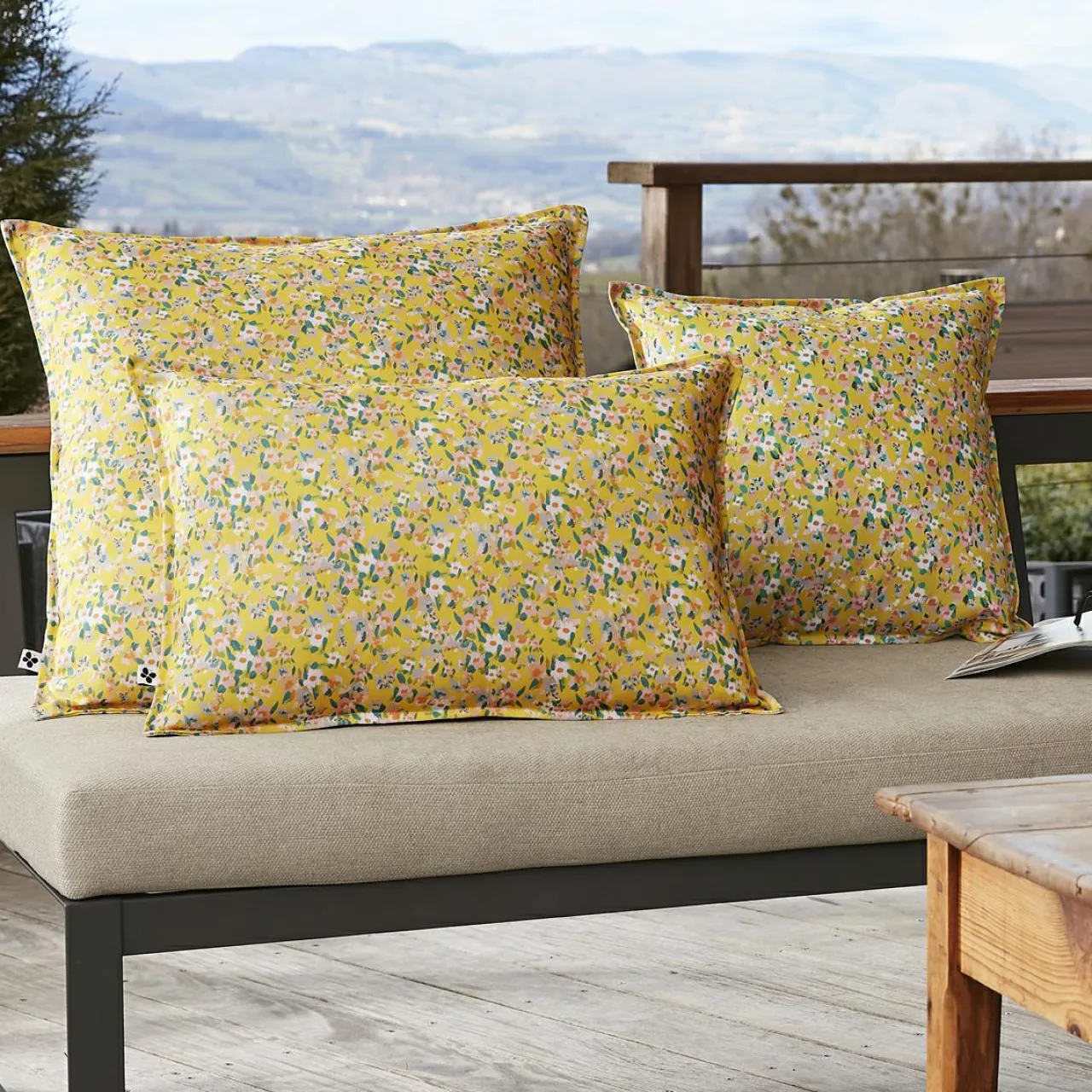 Accessoires Et Coussins|Coussin Déco D'Extérieur|L'effet papillon Housse de coussin extérieur carrée (45 x 45 cm) Manon Jaune