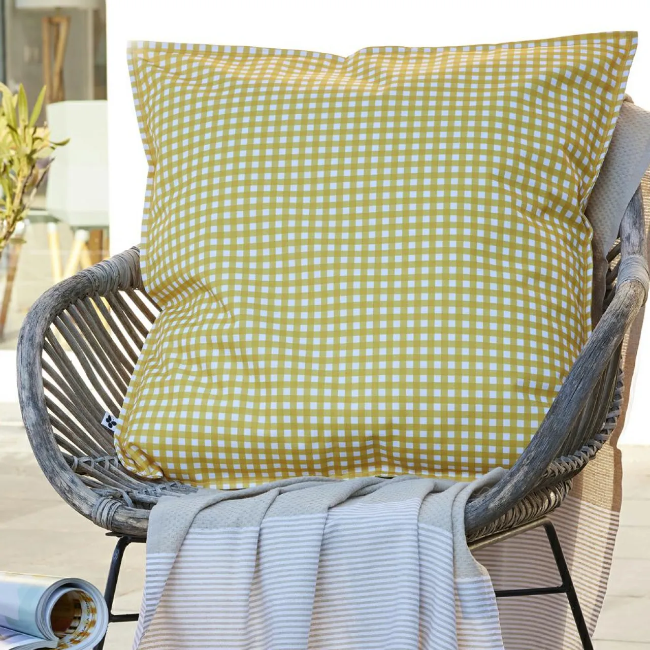 Accessoires Et Coussins|Coussin Déco D'Extérieur|L'effet papillon Housse de coussin extérieur carrée (60 x 60 cm) Vickie Jaune Vichy jaune