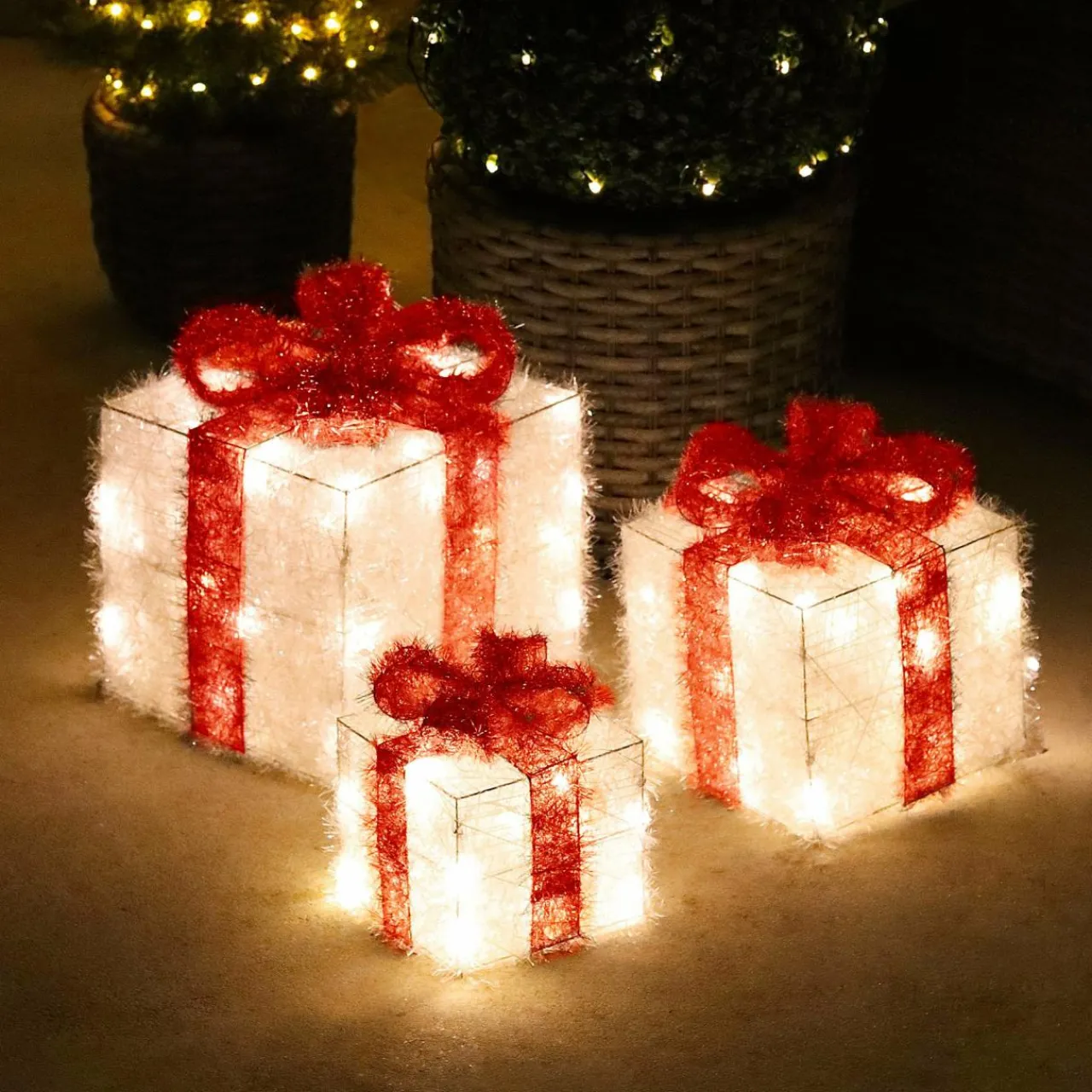 Déco Et Objet De Noël|Déco Et Objet Lumineux|EMINZA Lot de 3 cadeaux lumineux à piles 65 LED (H30 cm) Ruban Rouge et Blanc chaud