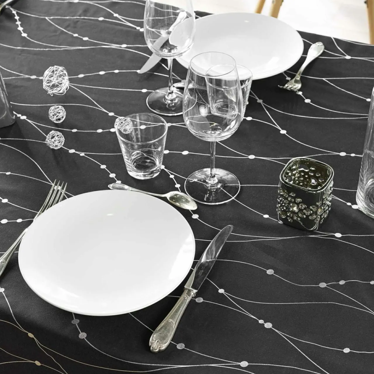 Nappe Et Chemin De Table|Douceur d interieur Nappe de Noël rectangulaire (140 x 240 cm) Astrelia et argent Noir