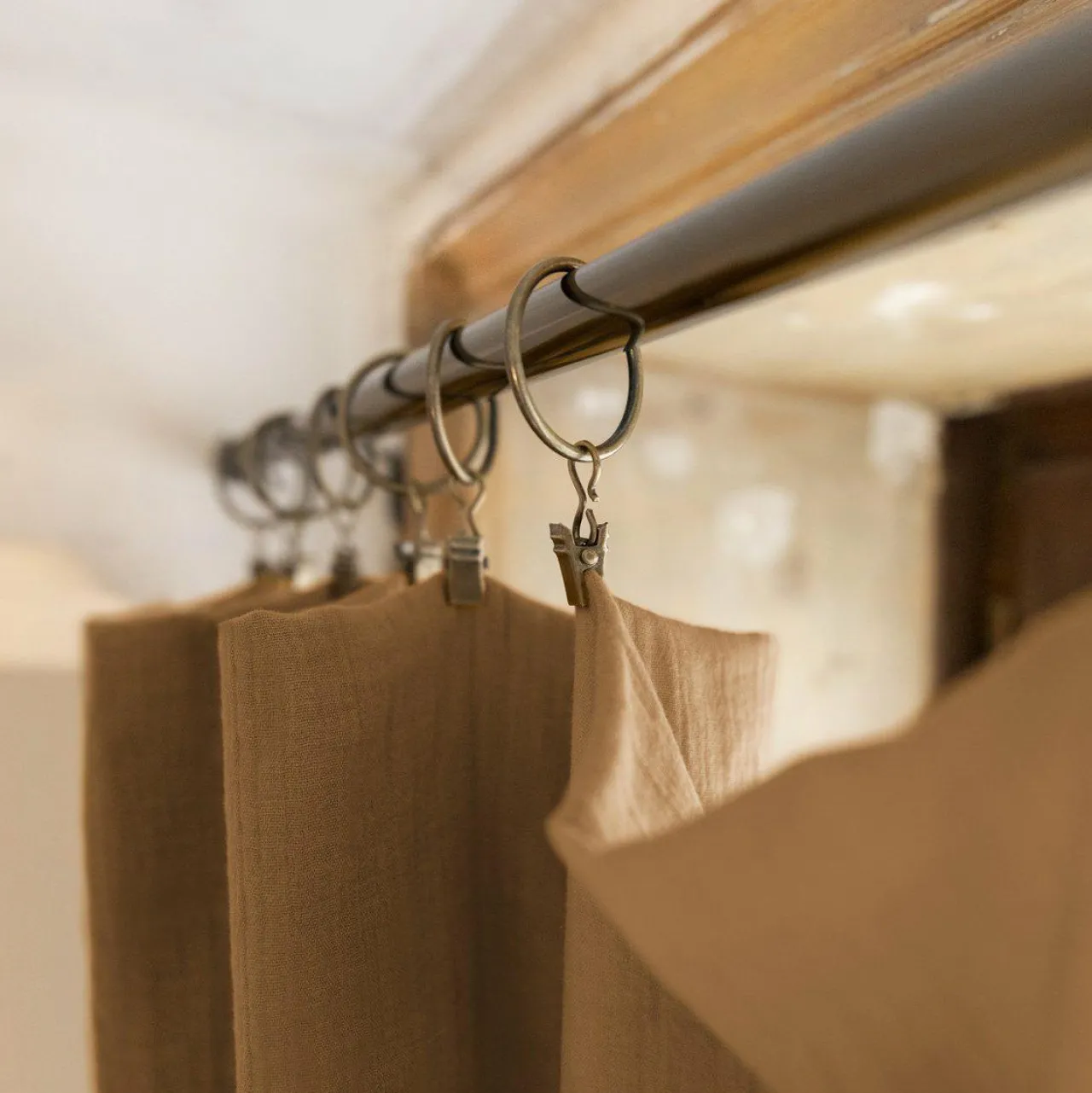 Rideau|EMINZA Rideau gaze de coton ajustable (280 x max 300 cm) Gaïa Camel