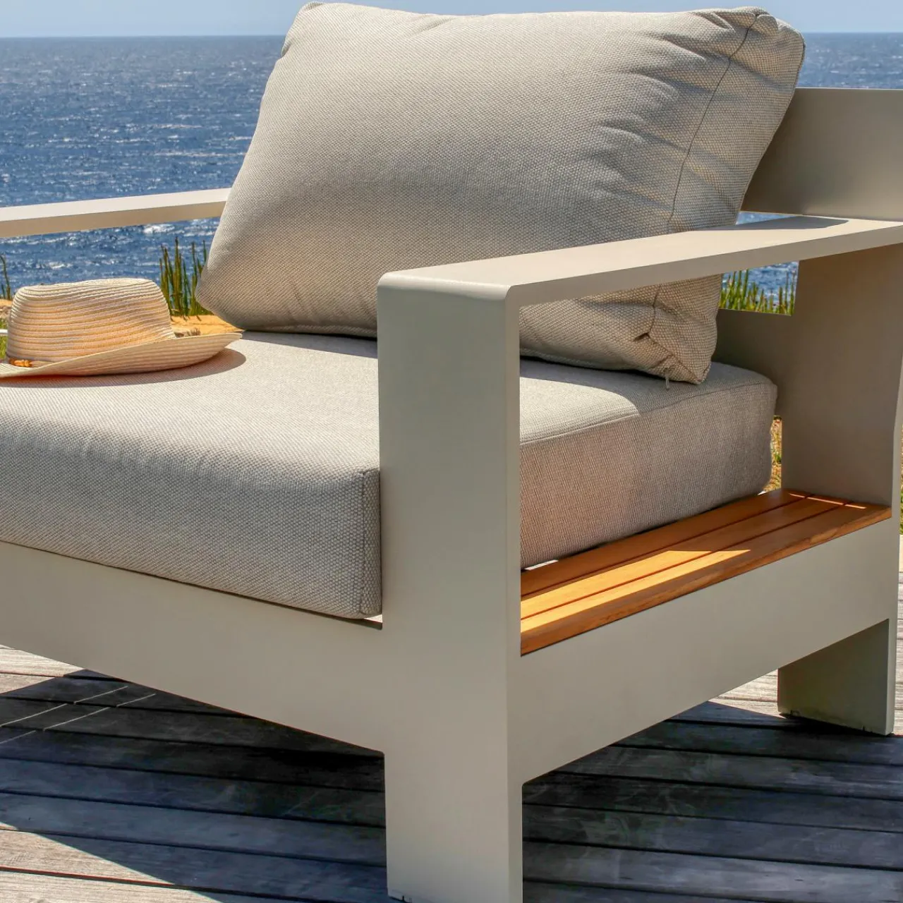 Salon De Jardin|MOBELLIA Salon de jardin aluminium et bois teck 5 places Antibes Crème Beige