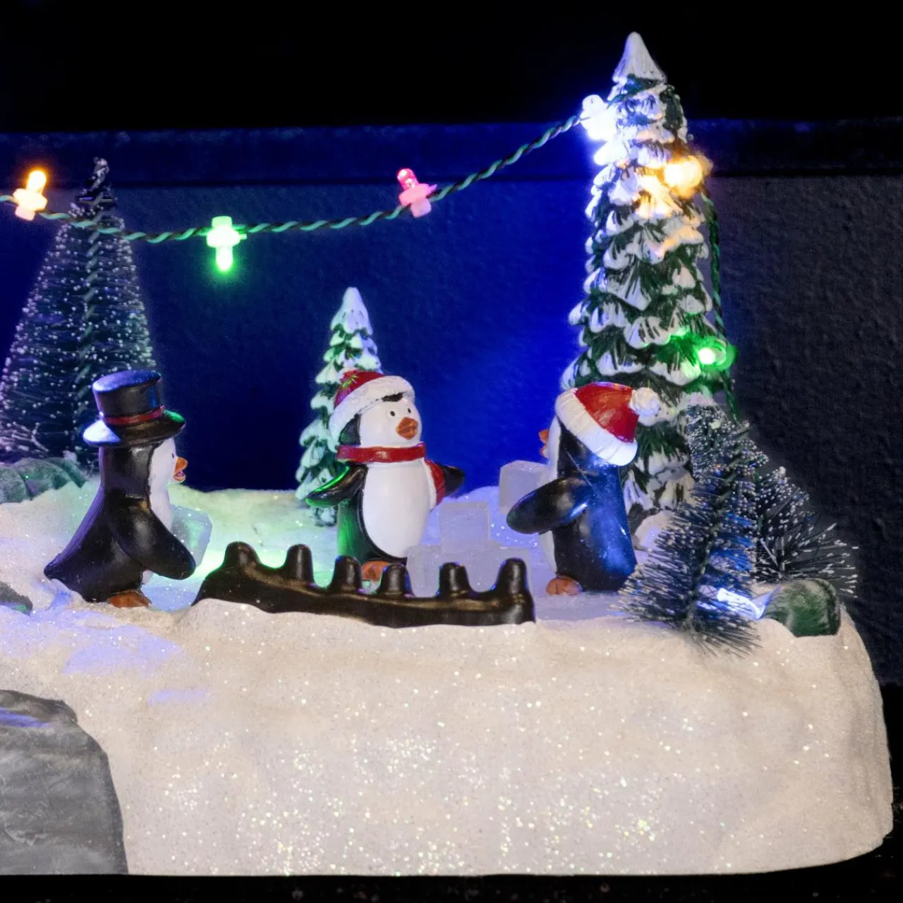Village De Noël Lumineux|KAEMINGK Scène de vie illuminée à piles Aire de jeu des pingouins Multicolore