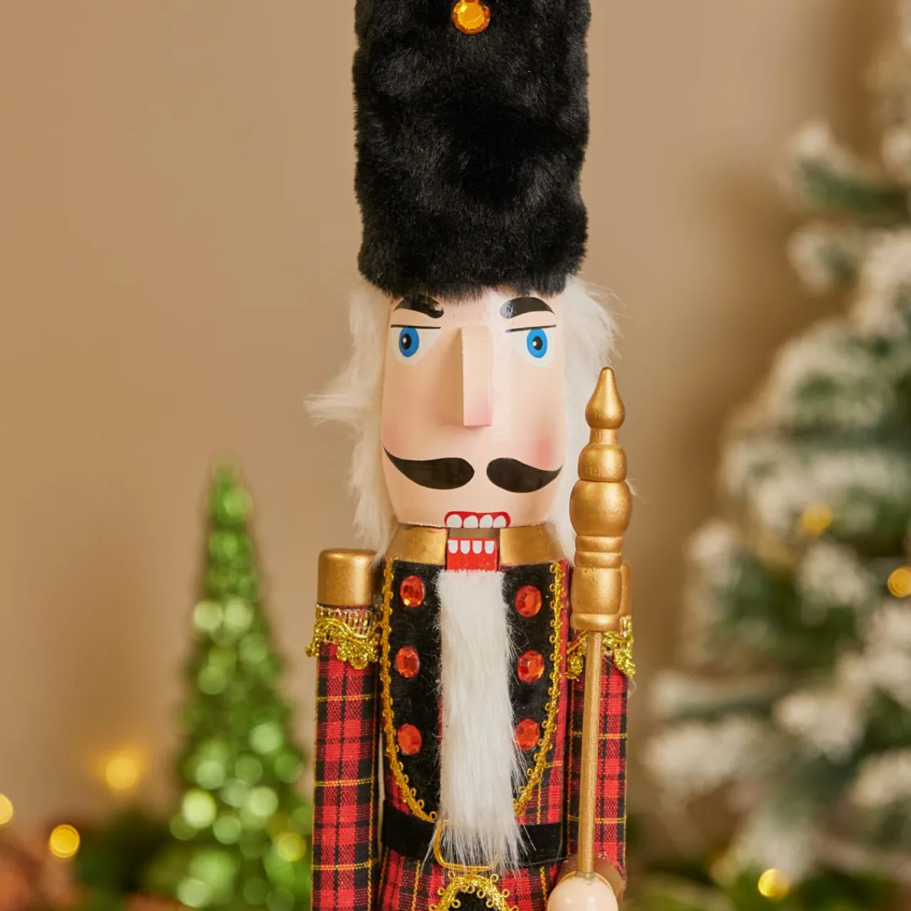 Père Noël, Animaux Et Personnage|KAEMINGK Soldat Casse-noisette en bois (H61 cm) Ernest et Toque d'ours Noir