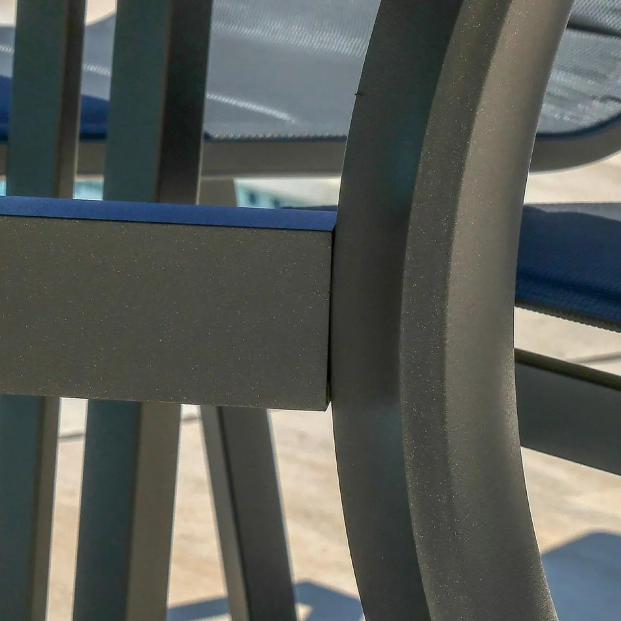 Table De Jardin|Salon De Jardin|MOBELLIA Table de jardin carrée en aluminium 8 places (136 x 136 cm) Amalfi Gris Anthracite