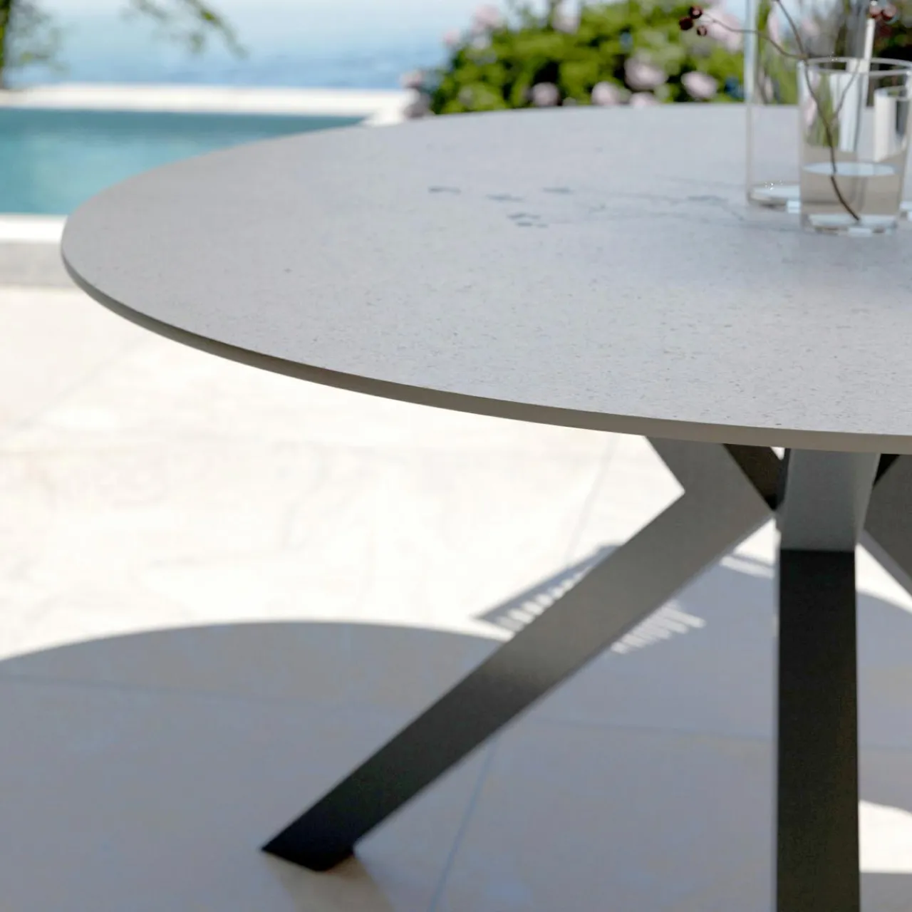 Table De Jardin|Salon De Jardin|MOBELLIA Table de jardin ronde en aluminium et céramique 6 places (D120 cm) Kore Gris Anthracite