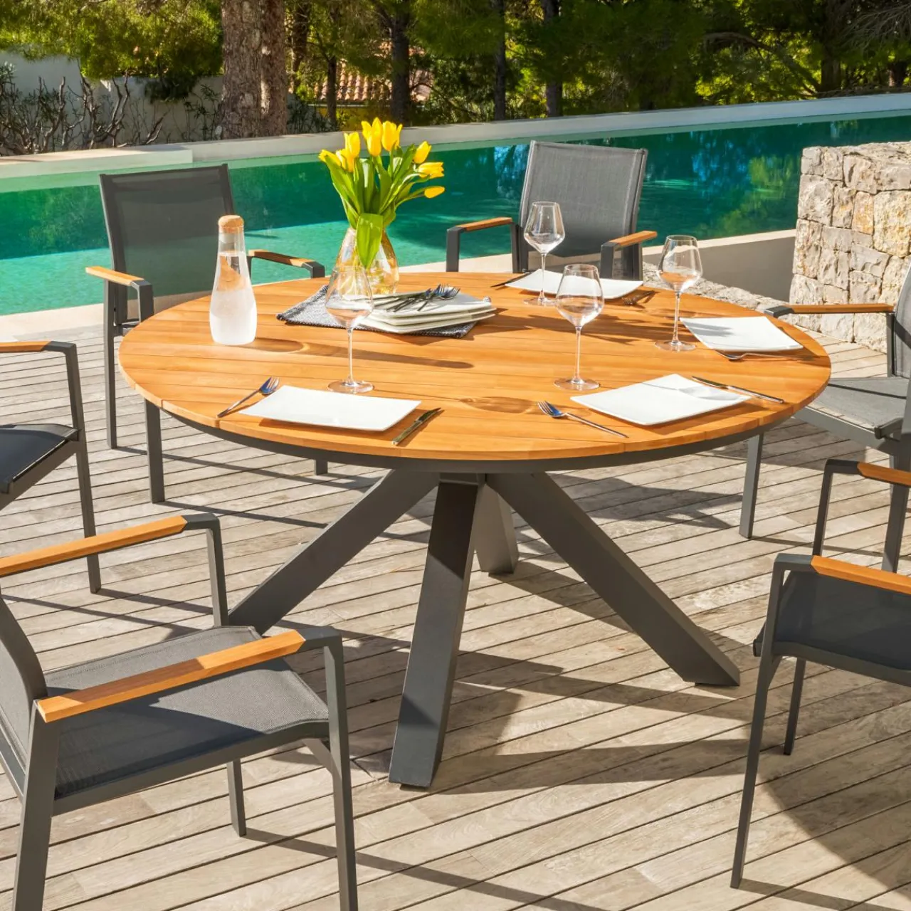Table De Jardin|Salon De Jardin|MOBELLIA Table de jardin ronde en aluminium et bois teck 8 places (D140 cm) Bali Gris Anthracite