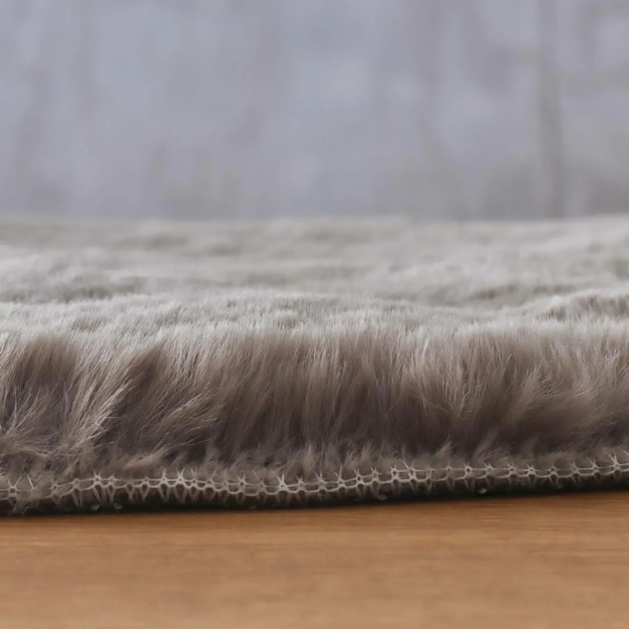 Tapis De Chambre/Salon|EMINZA Tapis rectangulaire fausse fourrure (140 x 200 cm) Finn Taupe