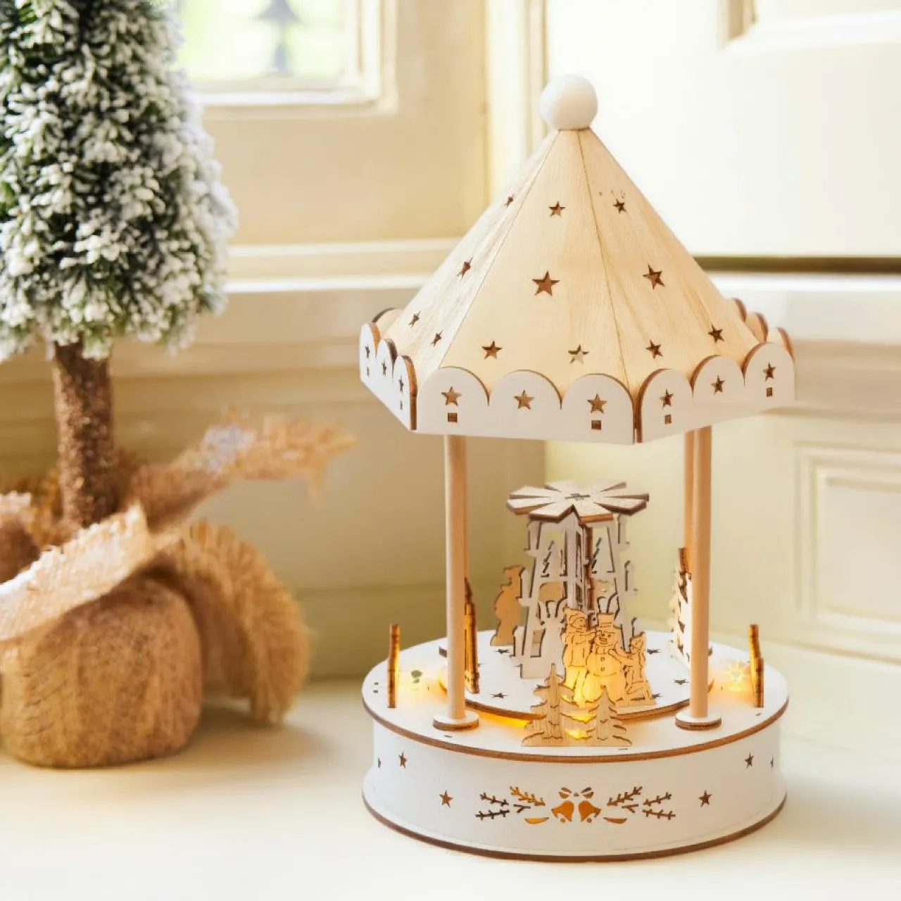 Village De Noël En Bois|Déco Et Objet Lumineux|KAEMINGK Village de Noël lumineux animé et musical à piles (H26 cm) Kiosque Naturel